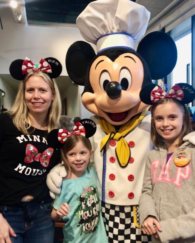 /2019/the-girls-were-pretty-excited-to-meet-mickey/image0
